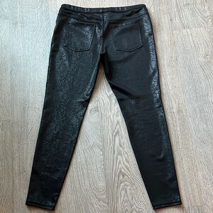 HUE Black Faux Leather Snake-Embossed Leggings